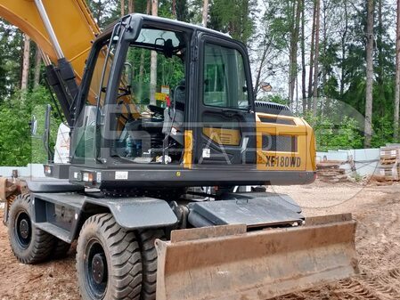 Техническое обслуживание колесного экскаватора XCMG XE180WD - 1